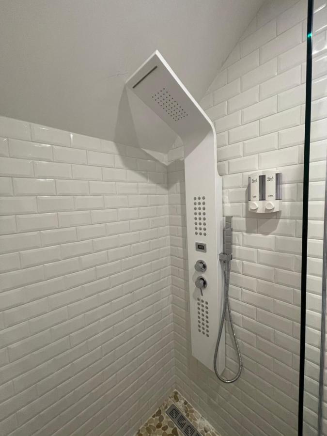 Appartement Hors Du Commun Avec Son Jacuzzi Salies-de-Béarn Kültér fotó