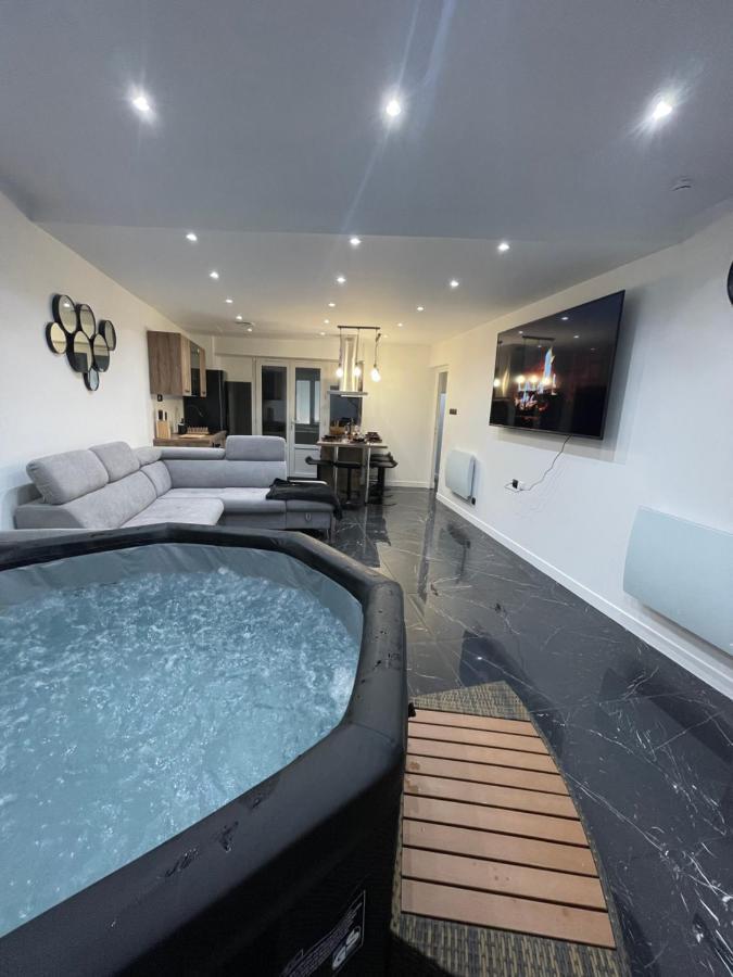 Appartement Hors Du Commun Avec Son Jacuzzi Salies-de-Béarn Kültér fotó